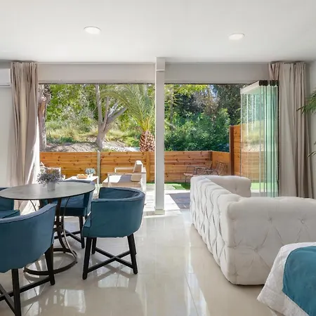 Bamboo Suites *